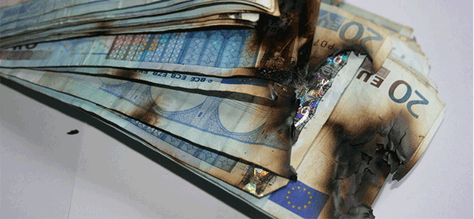 İtalya'daki referandum sonucu euro'yu vurdu