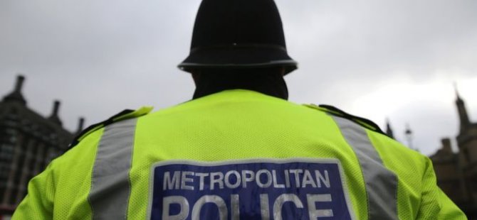 İngiltere ve Galler'de yüzlerce polis cinsel istismarla suçlanıyor