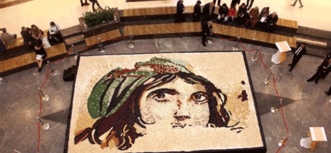 Baklavadan en büyük "Çingene Kızı Mozaiği" rekoru kırıldı