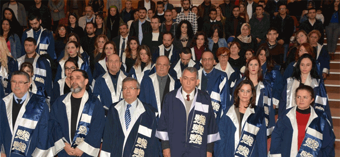 YDÜ Fen Edebiyat Fakültesi mezunları diplomalarını aldı