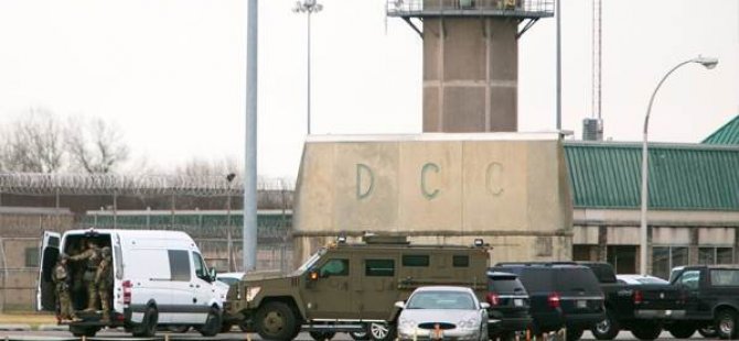 ABD'de mahkûmlar hapishane görevlilerini rehin aldı