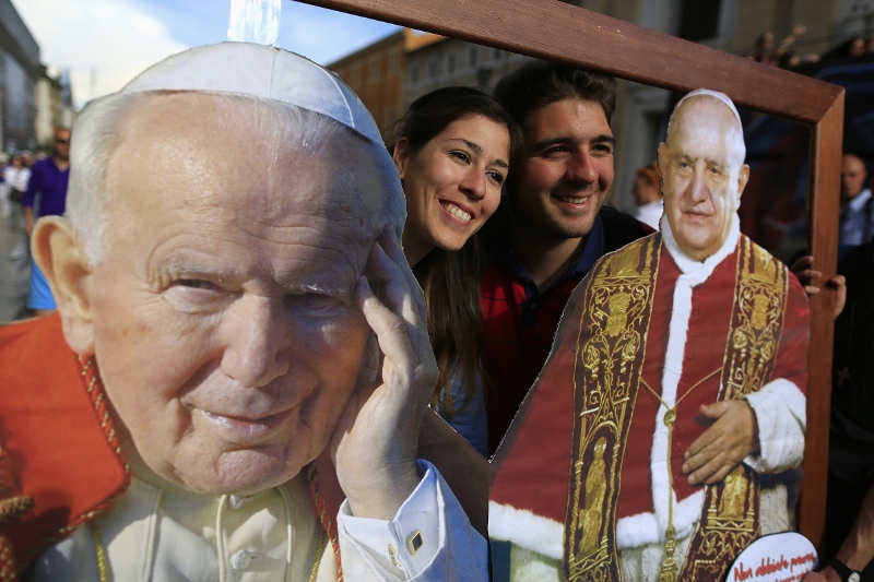 'Türk Papa' ve 2. John Paul aziz ilan edildi