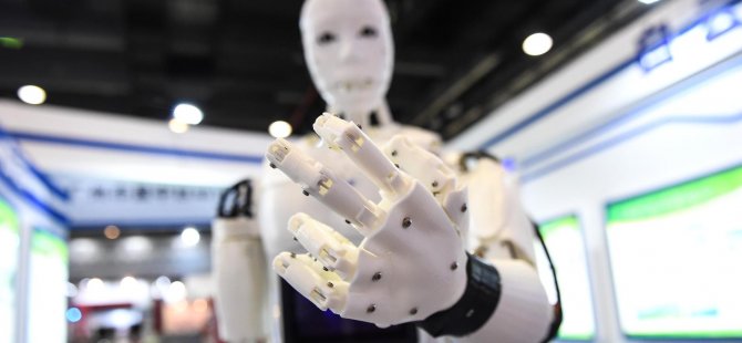 Çin'de yapay zekalı robot insanları yendi