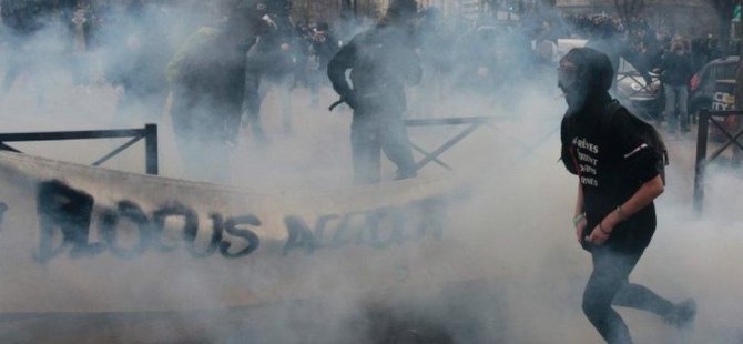 Fransa'da polis şiddetine karşı eylemlere gaz