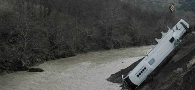 Panama'da tarım işçilerini taşıyan otobüs nehre düştü.. 18 ölü, 37 yaralı