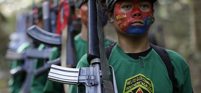 Filipinler hükümeti komünist gerillalarla barış görüşmelerine geri dönüyor
