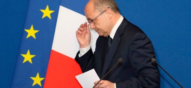 Fransa İçişleri Bakanı Le Roux yolsuzluk iddiası üzerine istifa etti