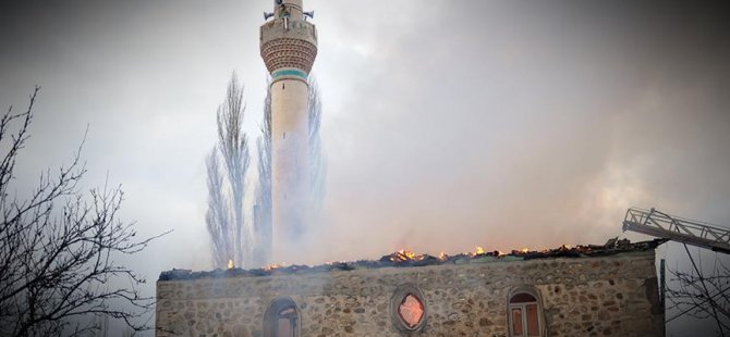 Yunanistan'da camide yangın çıktı
