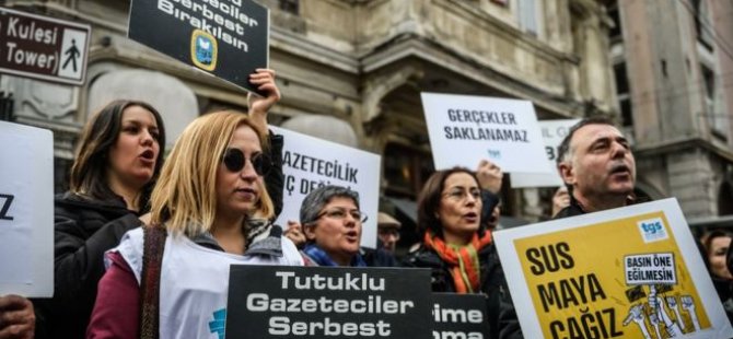 Guardian: Türkiye'de tutuklu gazeteciler tecrit ve belirsizlikle karşı karşıya