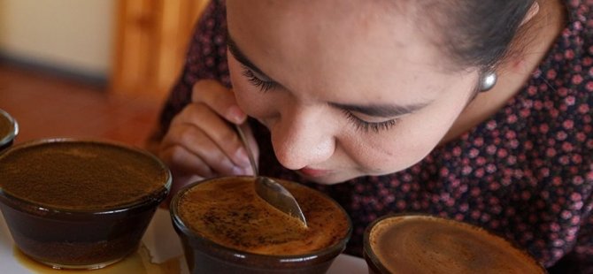 Vietnam'da yerel bir içecek: Yumurtalı kahve