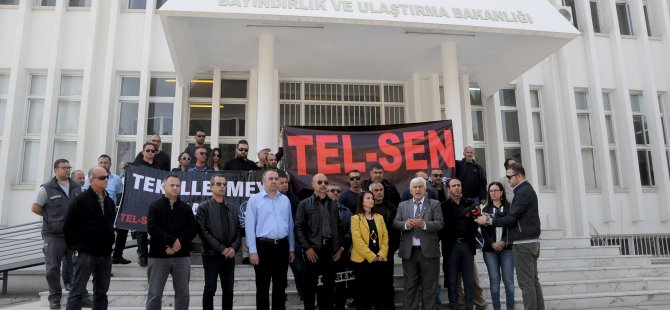 TEL-SEN Bayındırlık ve Ulaştırma Bakanlığı'na siyah çelenk bıraktı