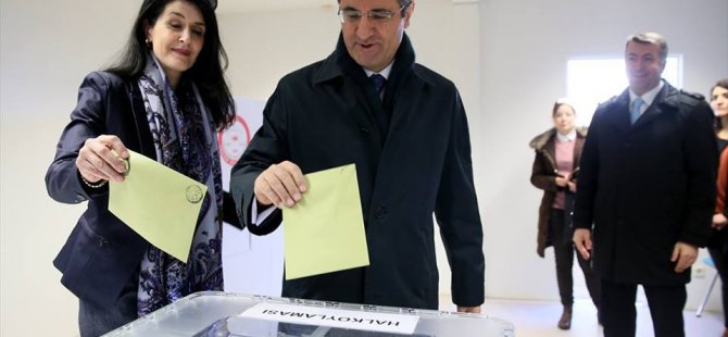 Avrupa'da çekişmeli geçen halk oylamaları
