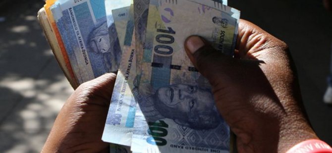 Güney Afrika'da 17 banka protesto edildi