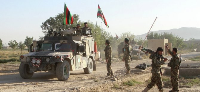 Afganistan'da askeri birlik içindeki camiye saldırı: 50 ölü