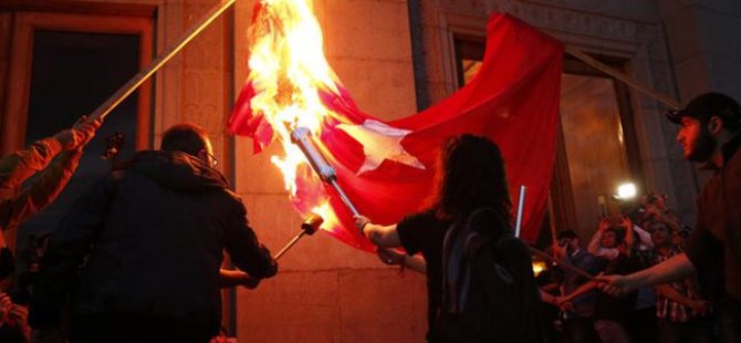 Erivan'daki yürüyüşte Türkiye ve Azerbaycan bayrakları yakıldı