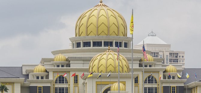 Malezya Kralı resmen tahta çıktı