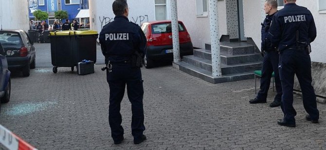 Almanya'da camiye molotof kokteylli saldırı