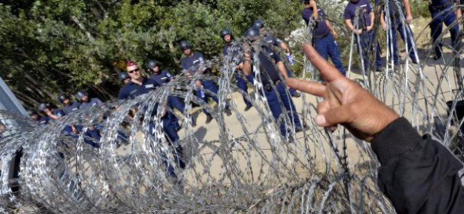 Macaristan'ın sınırdaki tel örgüye elektrik verdiği iddia edildi