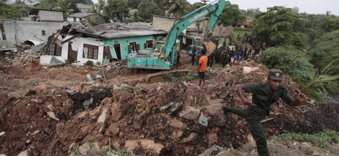 Sri Lanka'da bina çöktü
