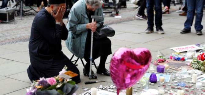 İngiltere'deki saldırının ardından dünyanın konuştuğu fotoğraf: iki din yan yana
