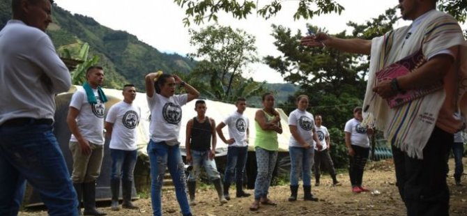 Kolombiya'da hükümet, silah bırakması için FARC'a ek süre verdi