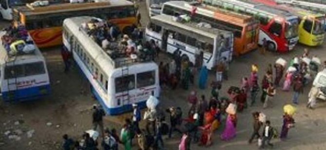 Hindistan'da otobüsle kamyon çarpıştı