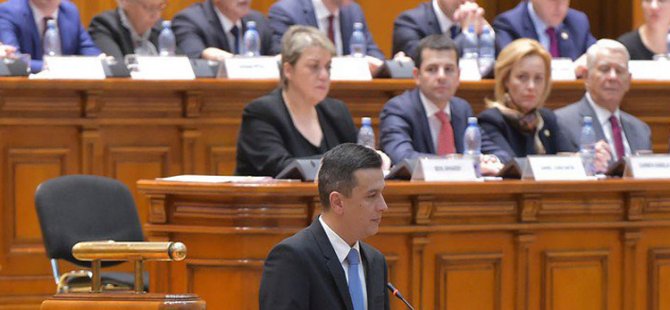Romanya'da hükümet düştü