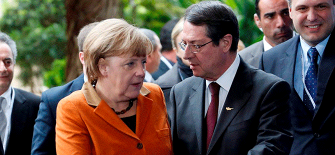 Alithia: “Merkel ile Macron garantileri ve orduları istemiyor”