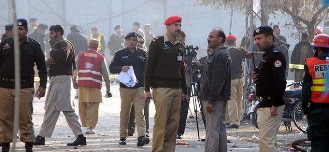 Pakistan'da çifte bombalı saldırı... En az 25 ölü...