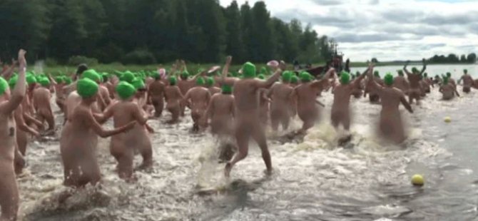 Finlandiya'da 789 çıplak, dünya rekoru için soğuk suya girdi