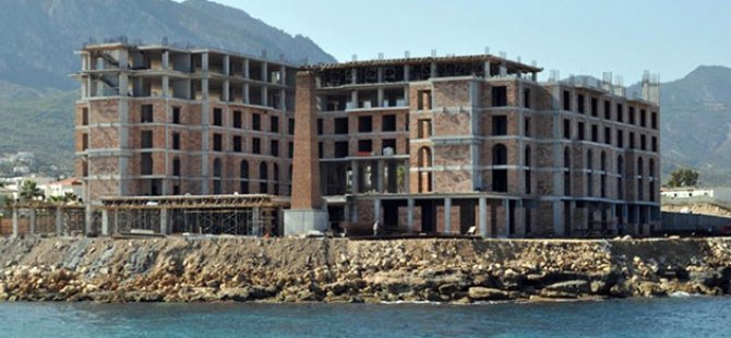 Girne'deki otelin  kaçak katları da yıkıma başlandı