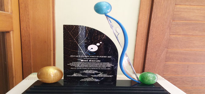 Sevil Emirzade’ye, Uluslararası Hindistan Dünya Şiir Festivali’nde ödül