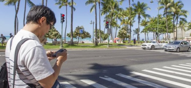 Honolulu'da "akıllı telefon zombilerine" karşı yasa