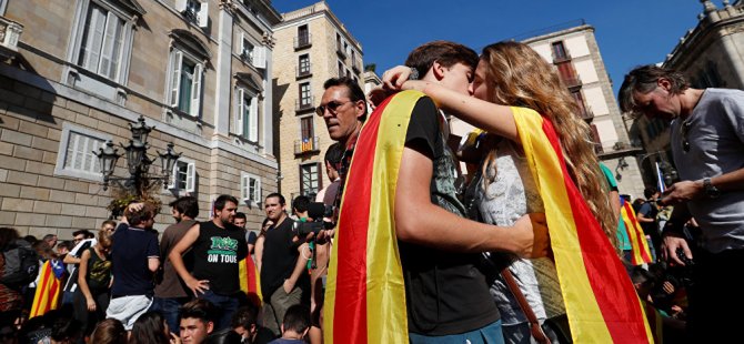 Katalonya'da binlerce öğrenci sokakta