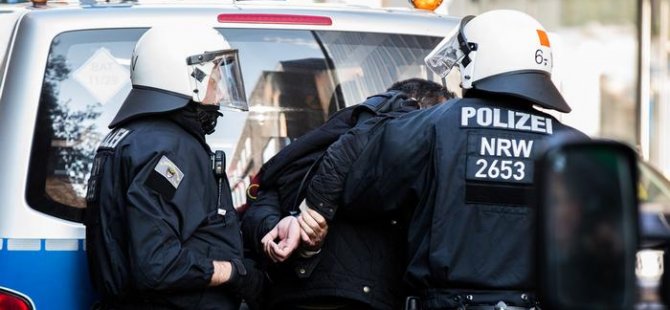Almanya'da Kürt gösterici için tutuklama kararı