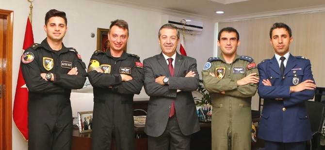 Ertuğruloğlu Solo Türk pilotlarını kabul etti