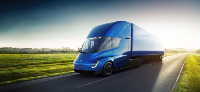 Elon Musk elektrikli kamyon 'Tesla Semi Truck' ve 'en hızlı otomobil'i tanıttı