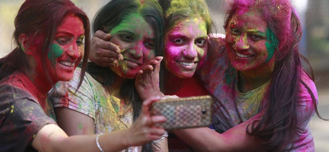 Hindistan'da 'selfie öldürebilir' kampanyası
