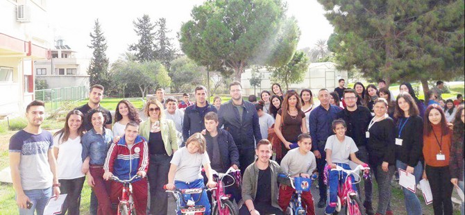 Gazimağusa Özel Eğitim Merkezi öğrencileri DAÜ iş birliği ile bisikletlerine kavuştu