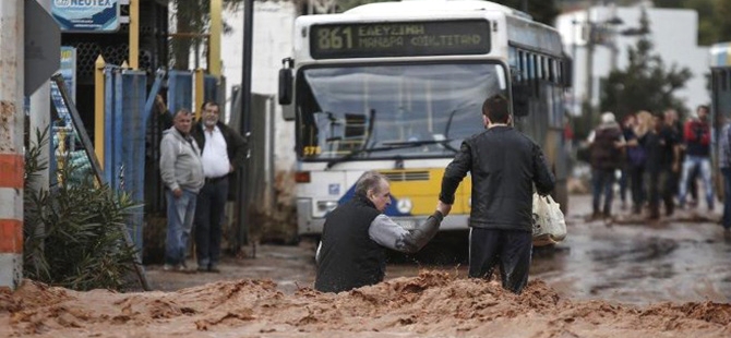 Yunanistan'daki sel felaketinde yaşamını yitirenlerin sayısı 22'ye yükseldi