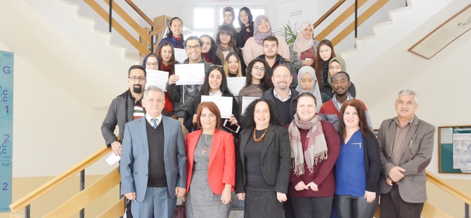 DAÜ Yabancı Diller Eğitimi Bölümü başarılı öğrencilerine sertifikalarını verdi