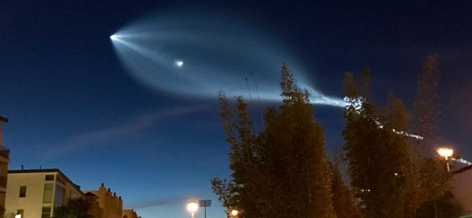 SpaceX roketi gökyüzünde ilginç görüntüler oluşturdu