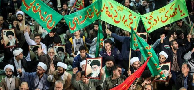 İran'da hükümete destek gösterileri