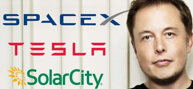 Elon Musk Mars'a göndereceği Tesla'nın fotoğrafını paylaştı