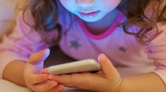 Apple'a uyarı: Çocuklarda telefon bağımlılığına çare bulun