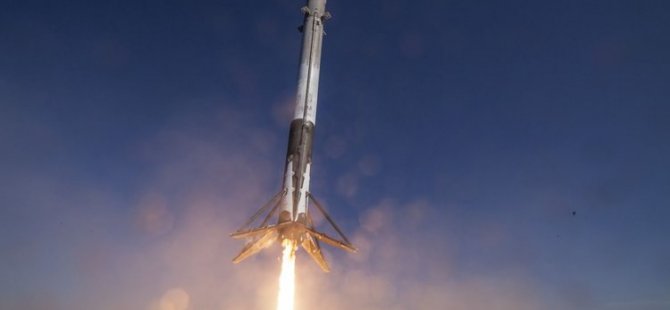SpaceX'in fırlattığı rokete bağlı uydu yörüngeye ulaşamadı
