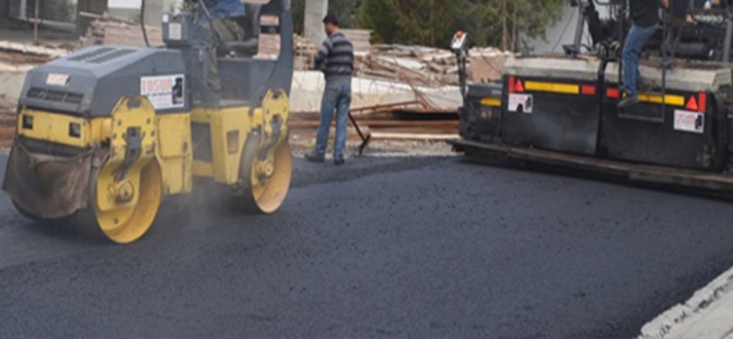 Girne’de asfalt çalışması yapılıyor