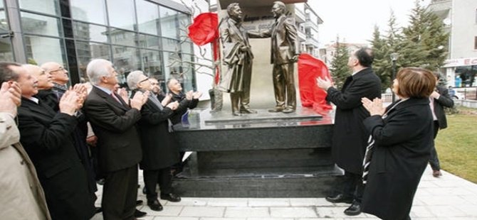 Nazım Hikmet ve Zülfü Livaneli anıt heykelinin açılışı yapıldı