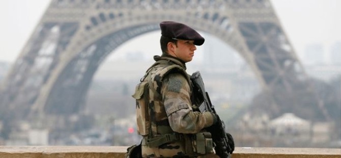 Fransa’da zorunlu askerlik hizmeti geliyor