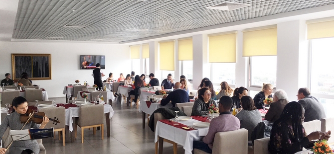 YDÜ “The 9th Floor Restaurant”ta Canlı Klasik Müzik Eşliğinde Yemek Keyfi